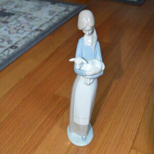 Vintage Lladro Girl Holding Lamb 4505